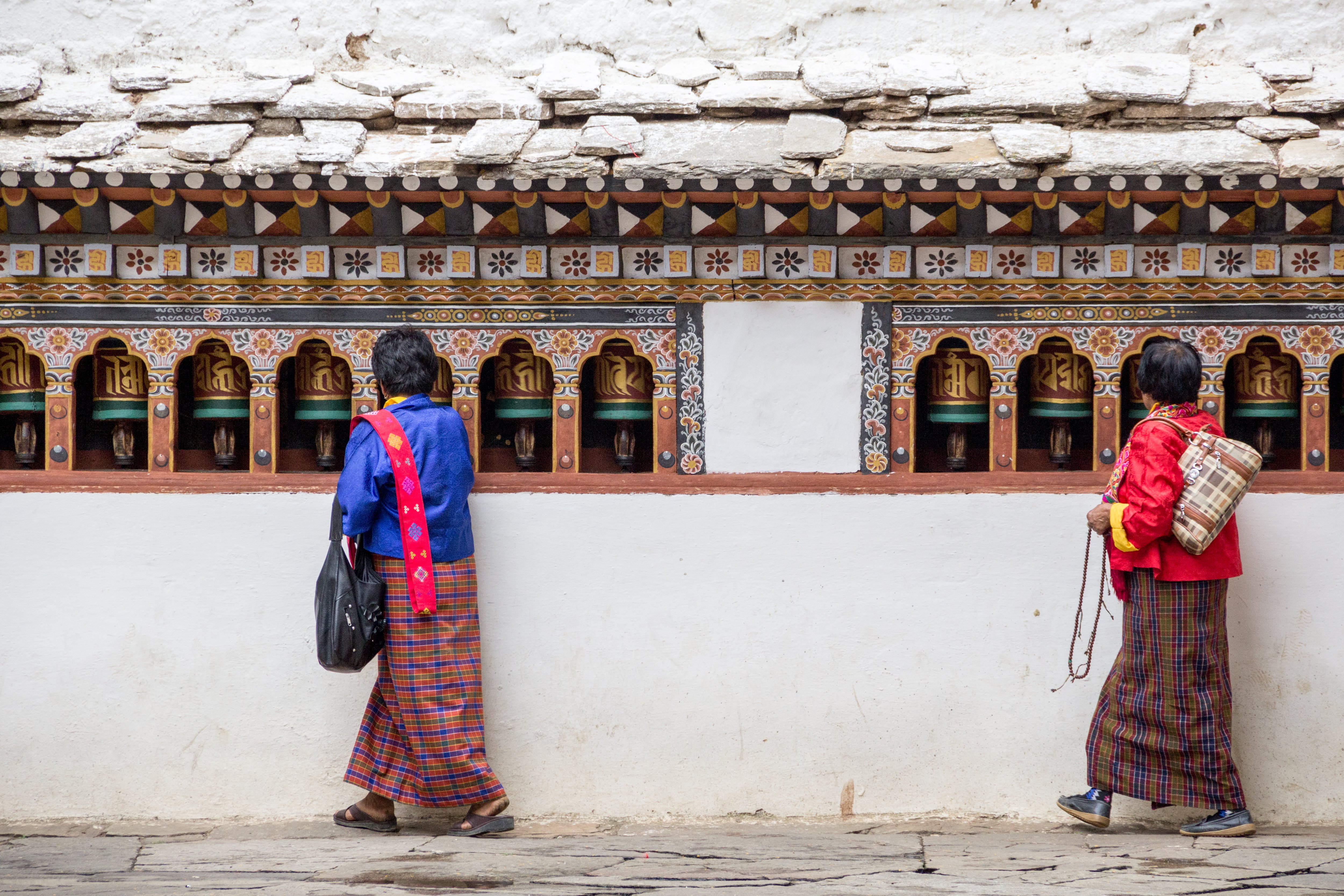 Бутана больше. Бутан и Индия. Бутан люди. Быт в государстве бутан. Восточный бутан.
