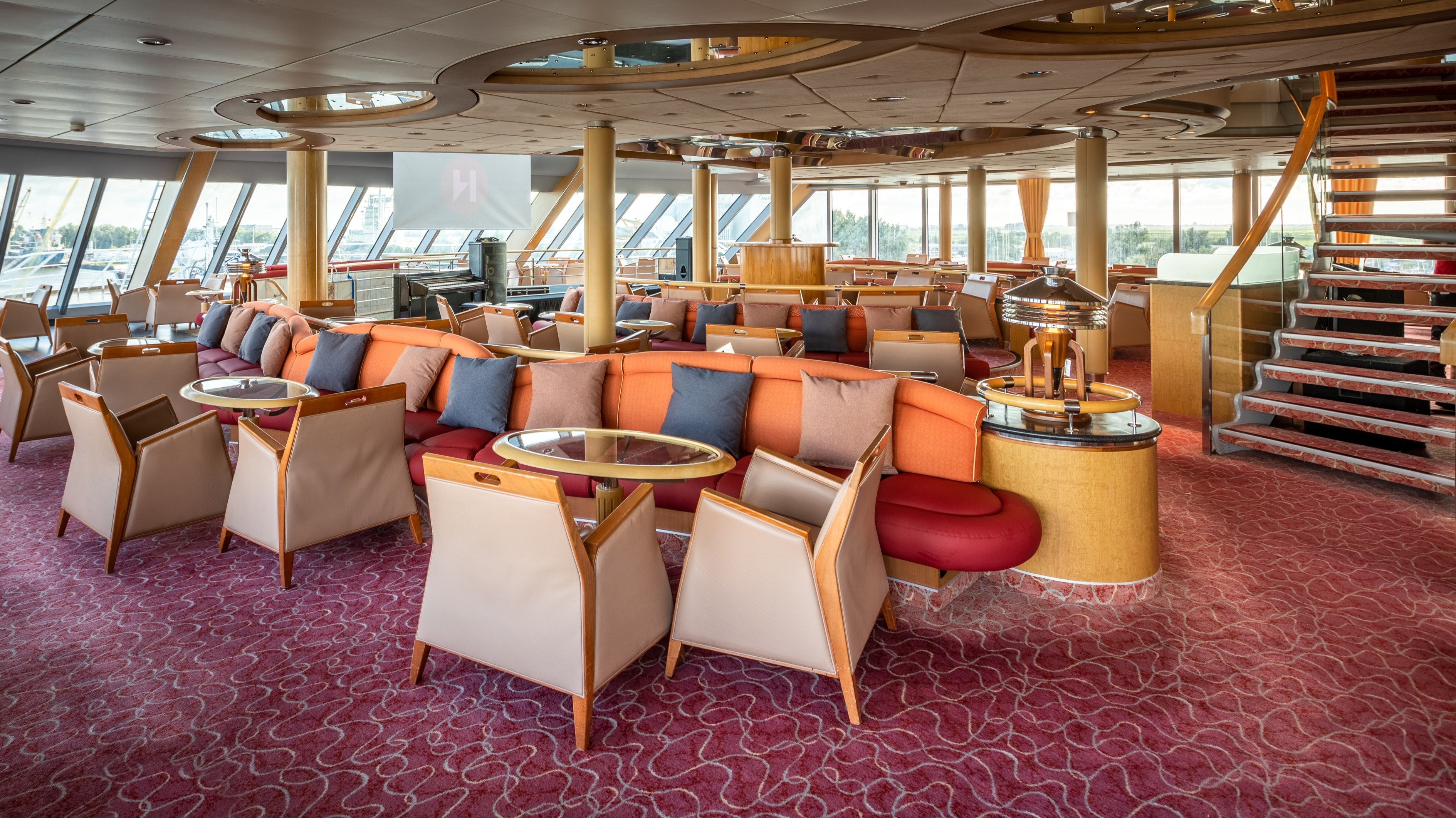 Hurtigruten Explorer Lounge