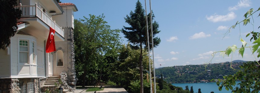 İSTANBUL’DA EDEBİYATIN AYAK İZLERİ