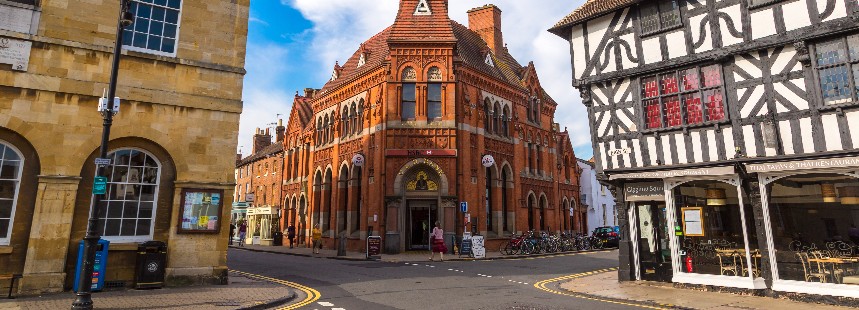SHAKESPEARE’İN İZİNDE LONDRA