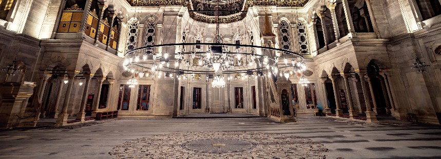AYASOFYA, YEREBATAN SARNICI VE TOPKAPI SARAYI İLE TARİHİ YARIMADA'NIN İZİNDE