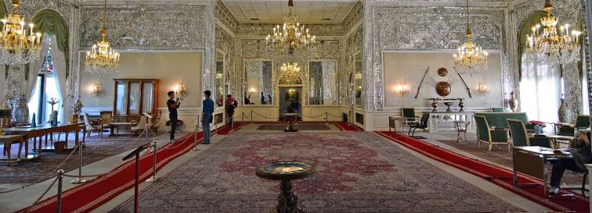 TAHRAN’DA DOLU DOLU SANAT