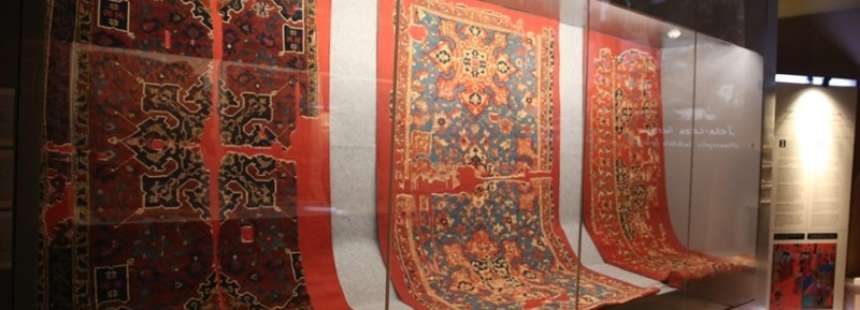 ORTA ASYA ÇADIRLARINDAN SARAYLARA UZANAN HALININ BÜYÜLÜ ARMONİSİ