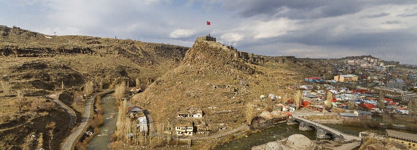 KARS,  BİLİNMEYEN ÇEVRESİYLE ANİ  VE KIZAKLA ÇILDIR GÖLÜ