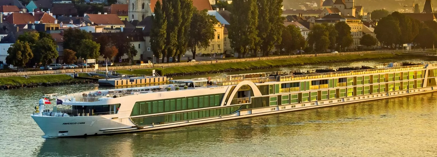 MÜNFERİT 5* DELUXE AMADEUS CARA İLE BAŞTAN SONA MAVİ TUNA NEHRİ