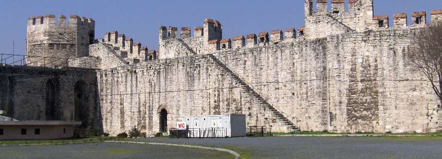 İSTANBUL’UN SURLARI VE KAPILARI	