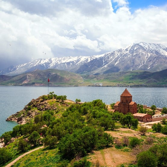 DOĞU'NUN MASALLARI: İSHAKPAŞA - VAN - TATVAN - AHLAT GEZİSİ