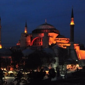 İSTANBUL'UN GECE MASALI: AYASOFYA VE TOPKAPI SARAYI