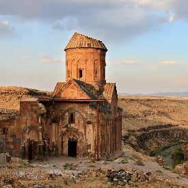 KARS,  BİLİNMEYEN ÇEVRESİYLE ANİ  VE KIZAKLA ÇILDIR GÖLÜ