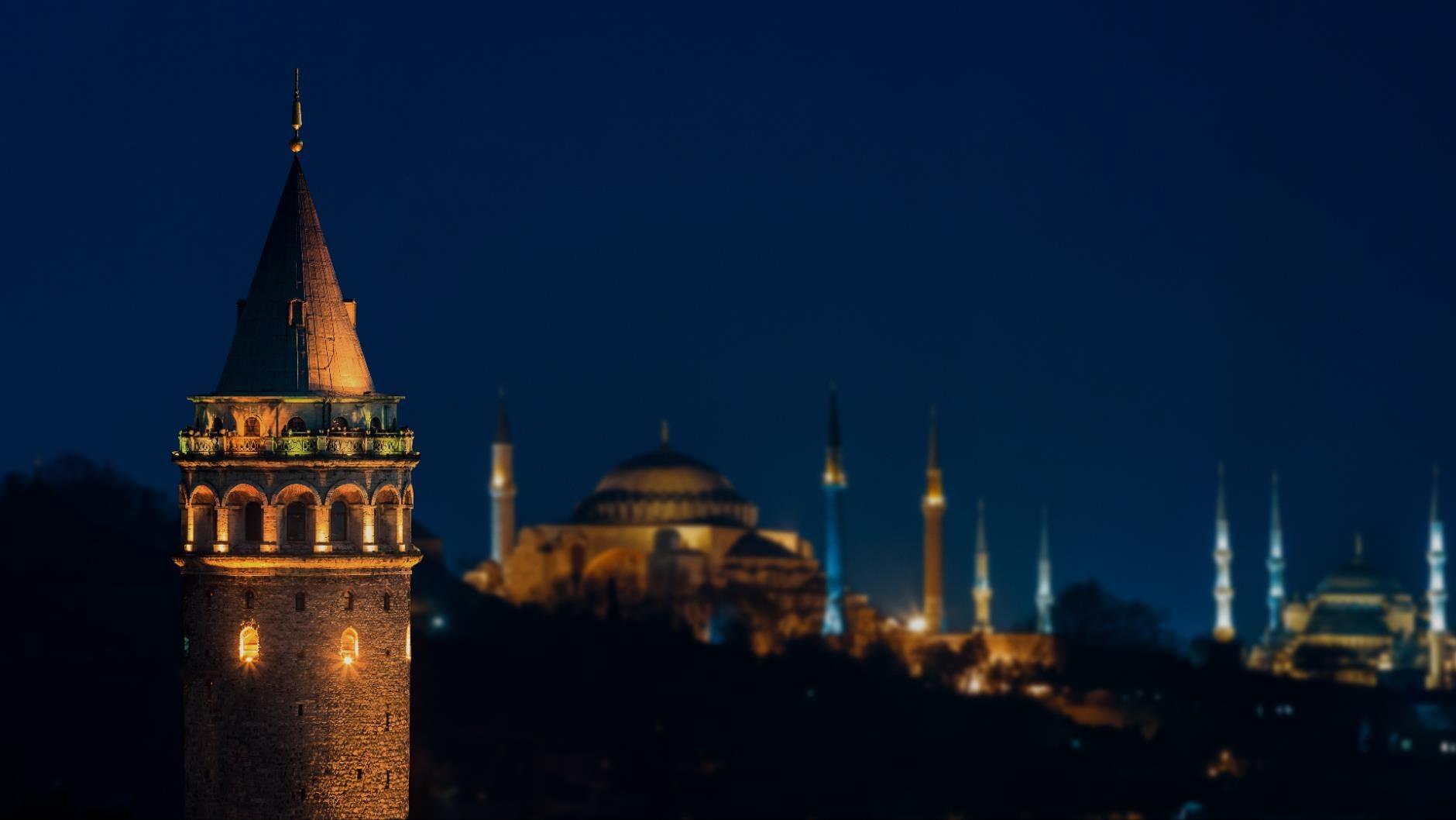 GECE PERA YÜRÜYÜŞLÜ GEZİ
