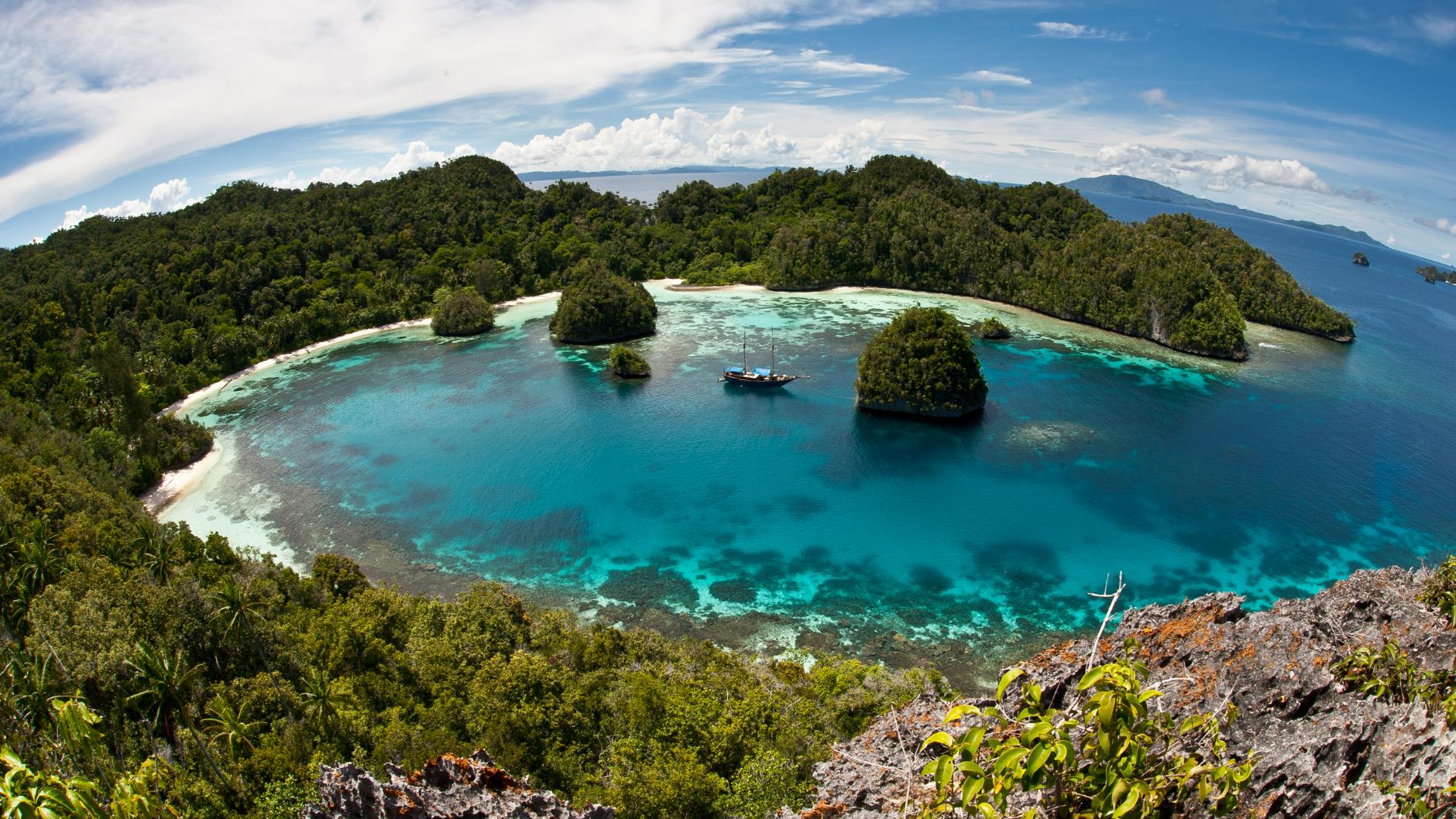 PAPUA YENI GINE: SOLOMON, SANTA CRUZ ADALARI ve VANUATU