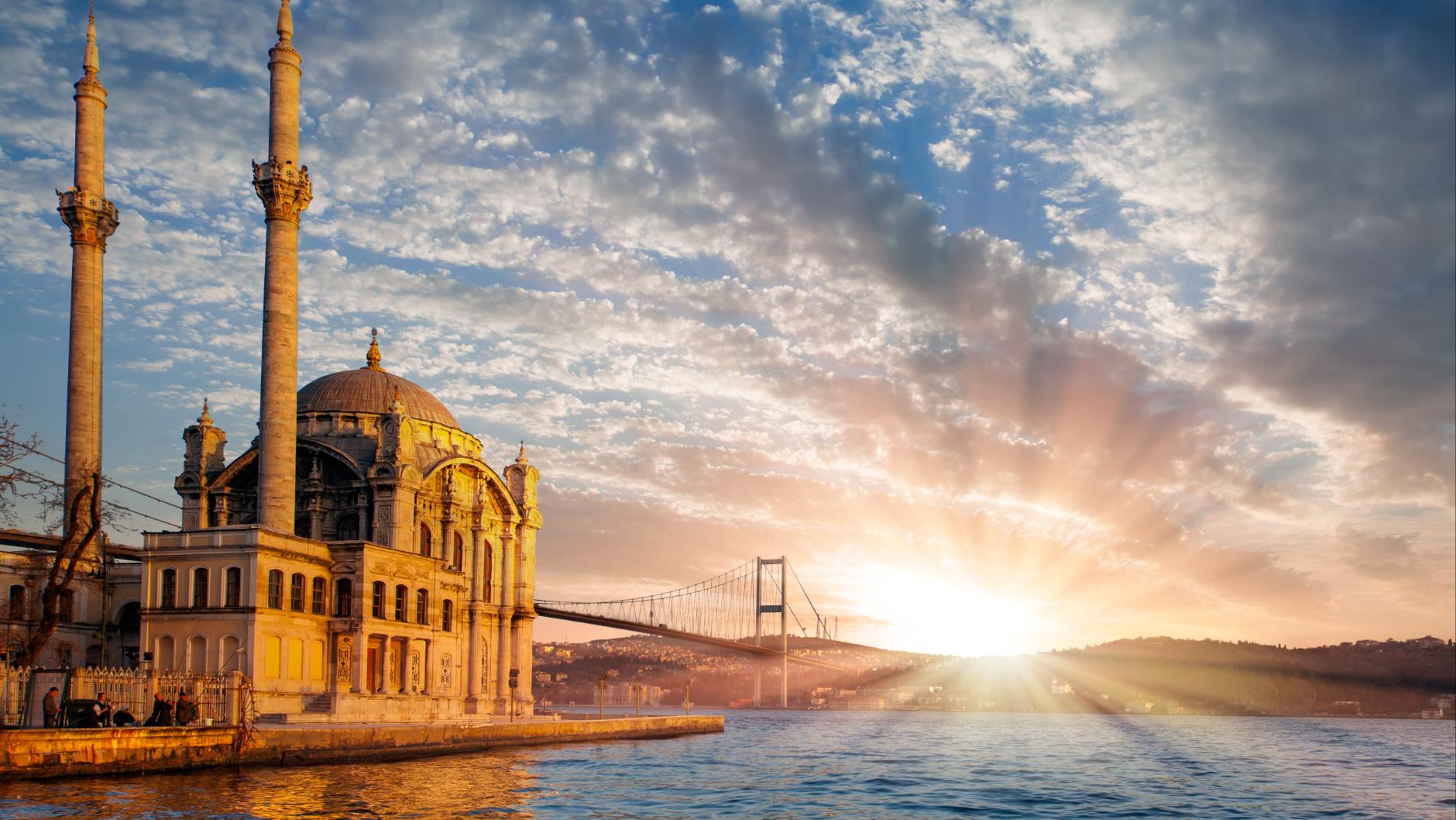 GÜNDOĞUMUNDA İSTANBUL