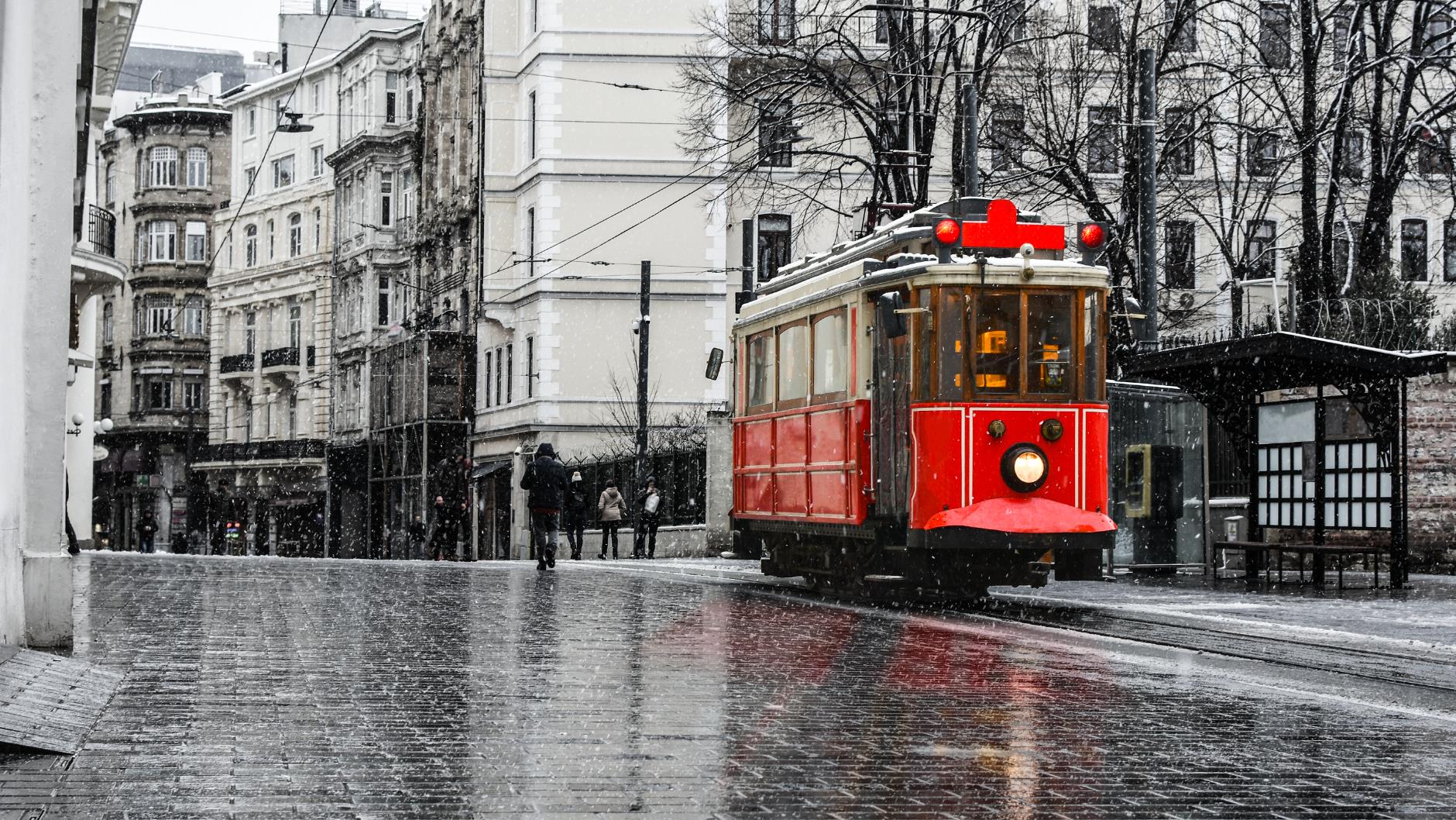 BEYOĞLU'NDA AŞKIN KURGUSU