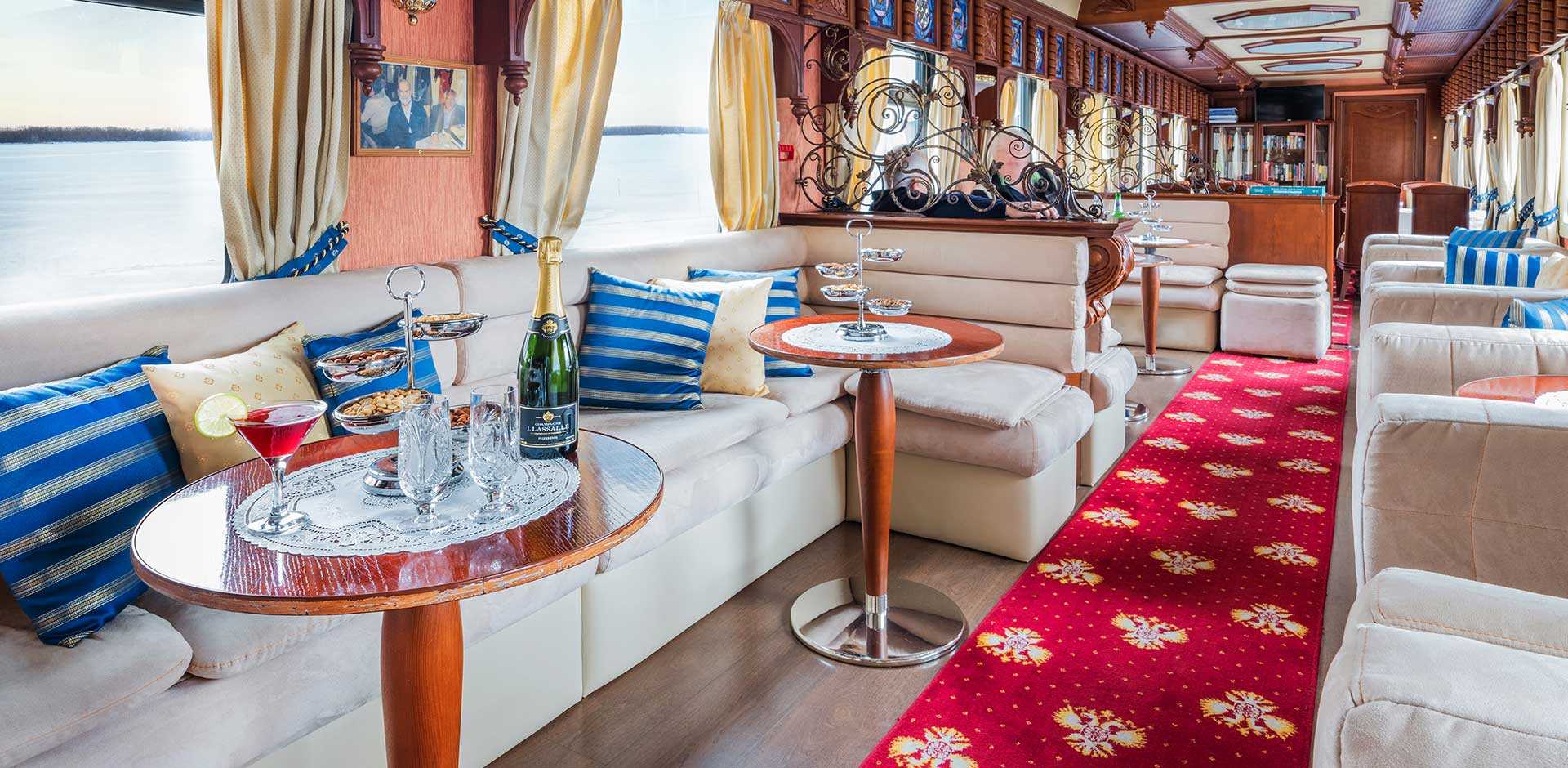 Trans Sibirya treni restoran vagonu lüks iç mekan